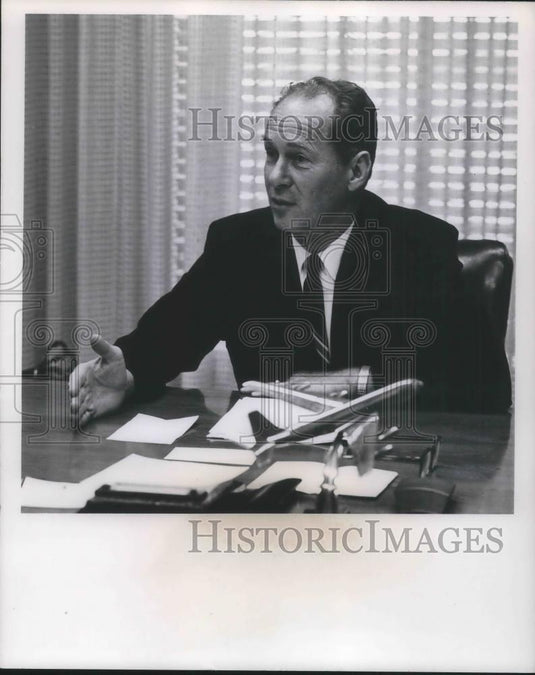 1971 Press Photo Capt John H Gigson Multi Million Mile Pilot American Airlines - Historic Images