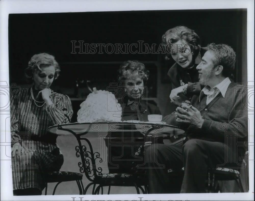 1989 Press Photo Nanette Fabres & Eugene Troobnicj in The Cemetery Club - Historic Images