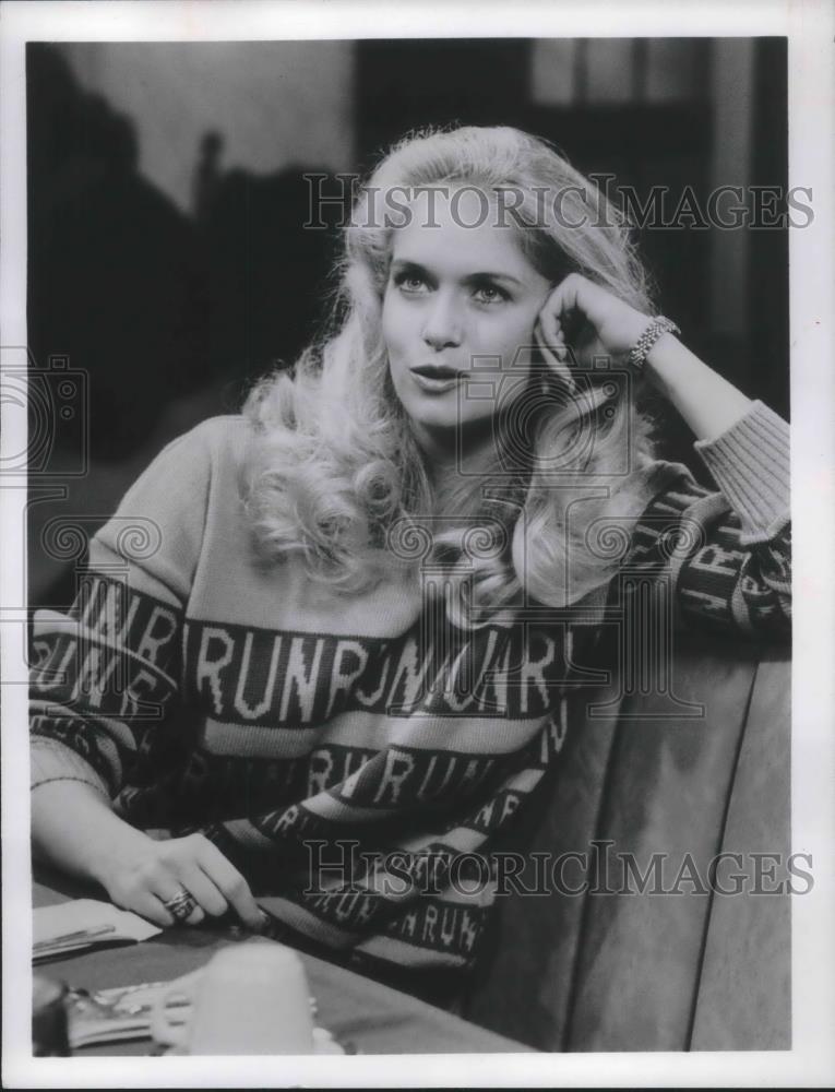 1981 Press Photo Donna Dixon on Bosom Buddies - cvp03160 - Historic Images