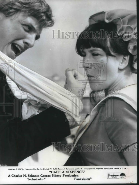 1969 Press Photo Tommy Steele and Julia Foster star in Half a Sixpence - Historic Images