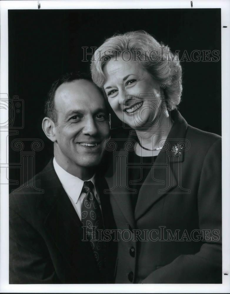 2002 Press Photo David &amp; Carola Bamberger Co-Directors Cleveland Opera - Historic Images