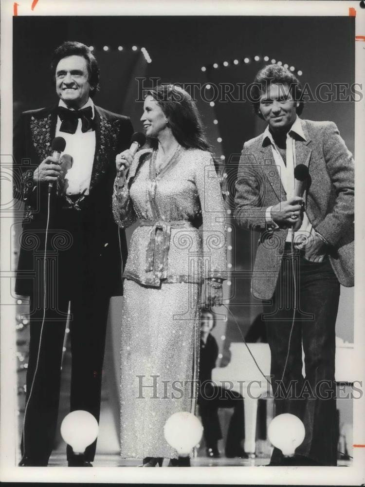 1980 Press Photo Johnny Cash June Carter Cash Country Music Singer Songwriter - Historic Images