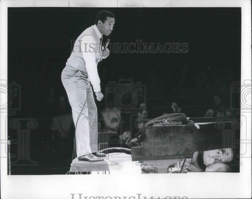 1985 Press Photo Bill Cosby Stand-Up Comedian Actor - cvp01950 - Historic Images