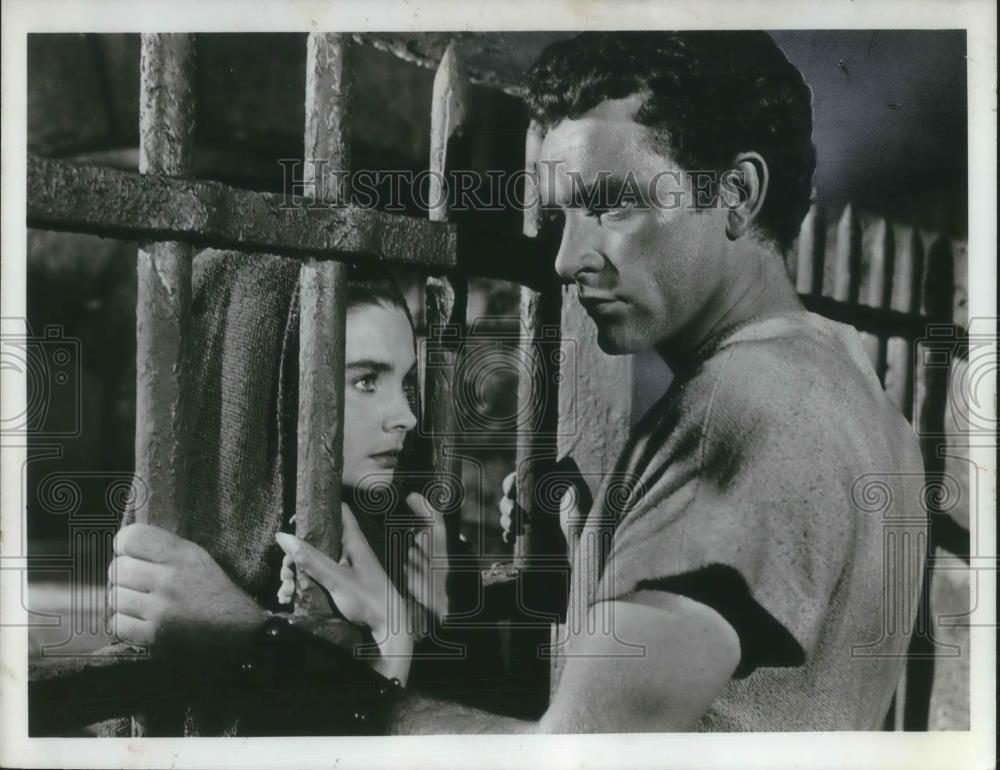 1969 Press Photo Richard Burton and Jean Simmons in The Robe - cvp07655 - Historic Images