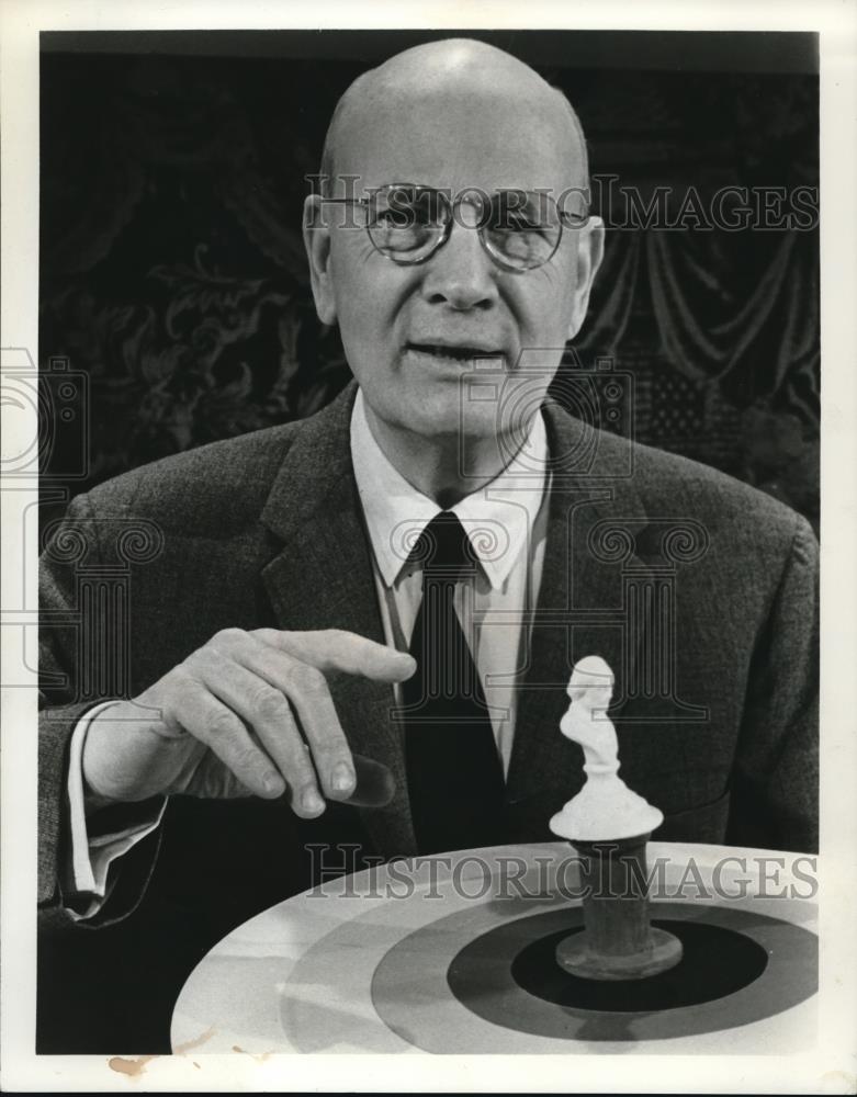 1964 Press Photo Dr. Frank Baxter in The Fair Adventure: Readings in the Plays - Historic Images