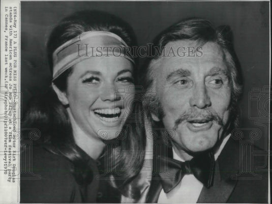 1970 Press Photo Kirk Douglas and JoAnn Pflug Cannes Film Festival France - Historic Images
