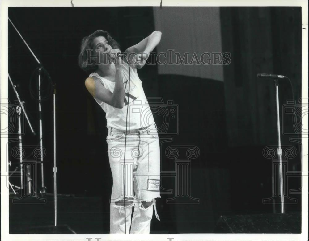 1995 Press Photo Annie DeChant Rock Singer - cvp06769 - Historic Images