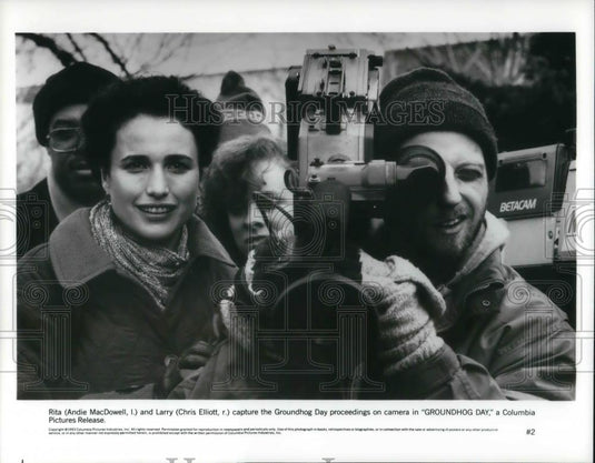 1994 Press Photo Andie MacDowell & Larry Chris Elliott in Groundhog Day - Historic Images
