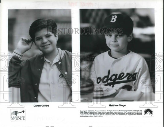 1993 Press Photo Danny Gerard & Matthew Siegel in Brooklyn Bridge - cvp09072 - Historic Images