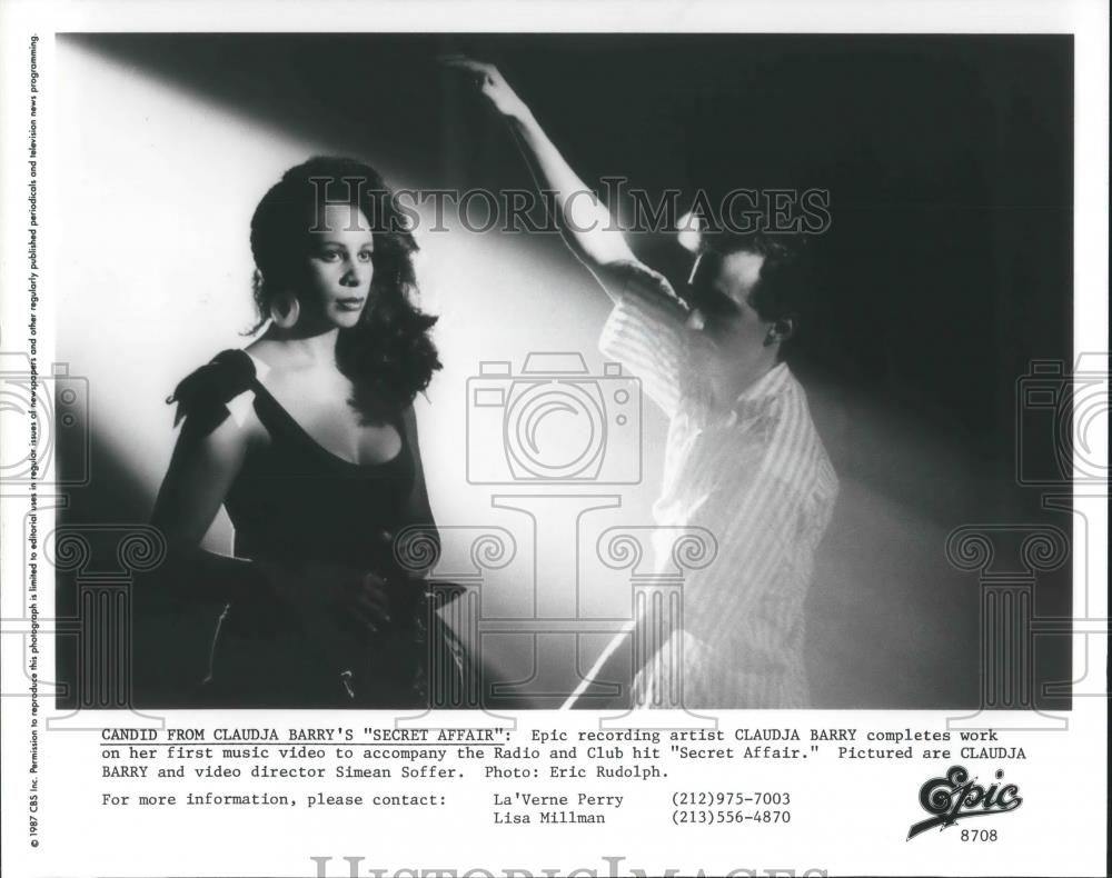 1987 Press Photo Claudja Barry Singer Simean Soffer Video Director Secret Affair - Historic Images