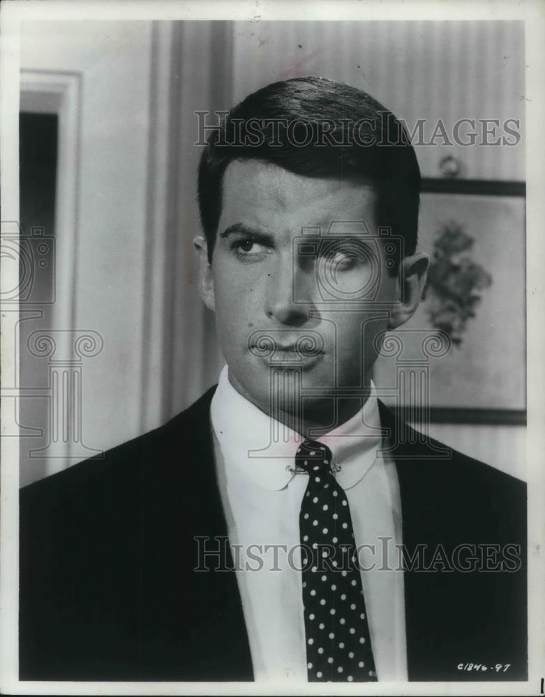 1967 Press Photo George Hamilton stars in Doctor You&#39;ve Got to be Kidding - Historic Images