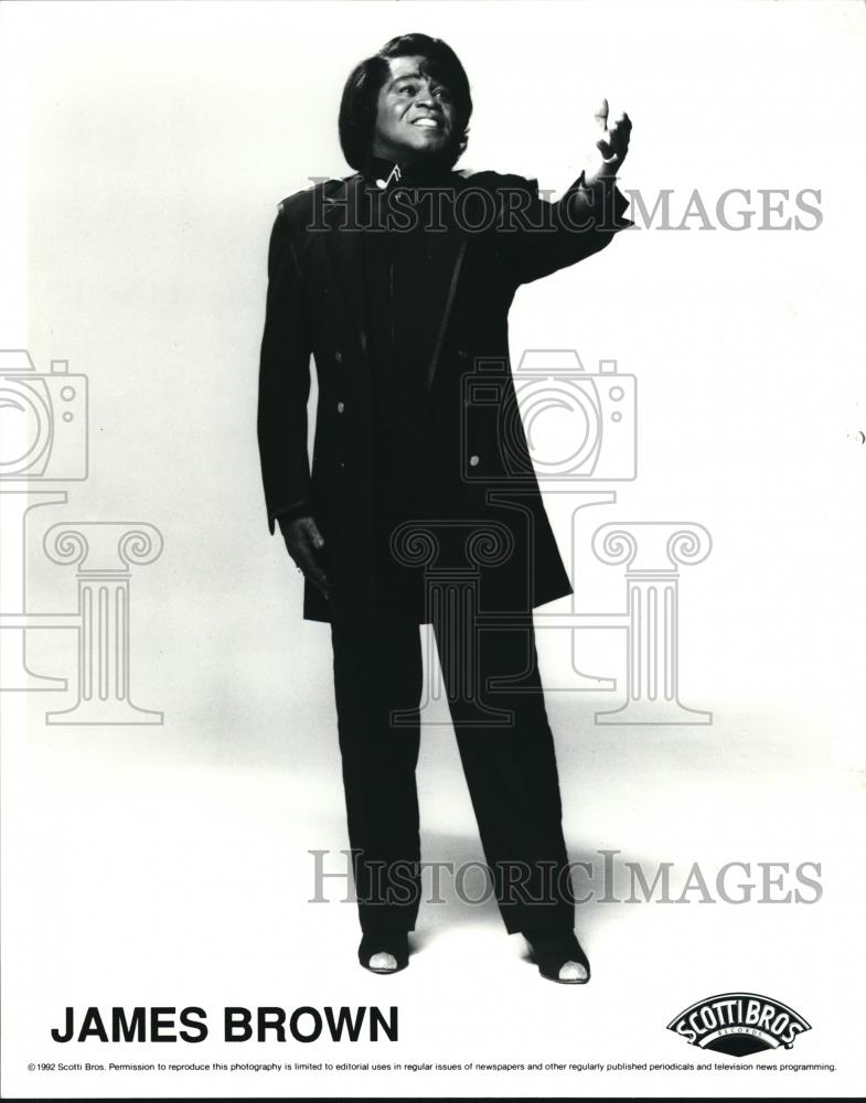 1992 Press Photo James Brown Soul Funk Singer Musician - cvp00161 - Historic Images