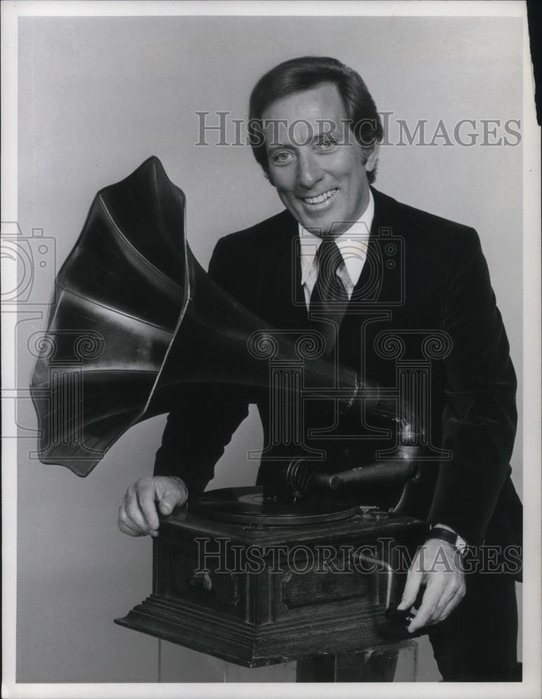 1975 Press Photo Andy Williams Host The Grammy Awards Show - cvp19762 - Historic Images