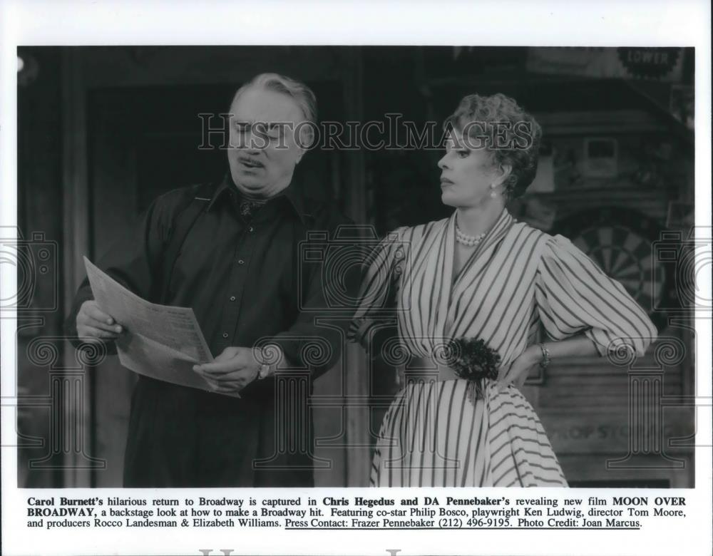 1998 Press Photo Philip Bosco and Carol Burnett in Moon Over Broadway - Historic Images