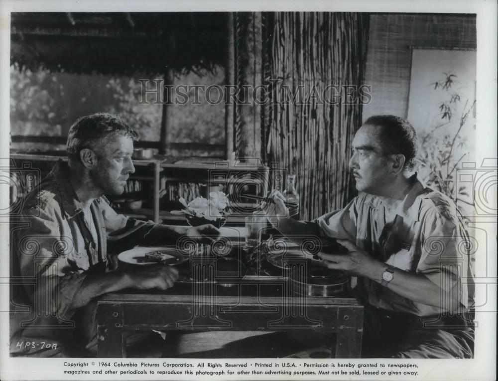 1964 Press Photo Alec Guinness &amp; Sessue Hayakawa in The Bridge of the River Kwai - Historic Images