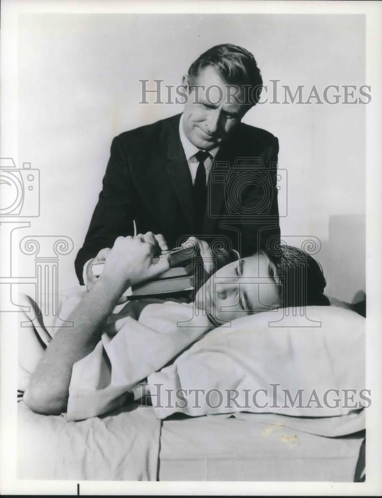1964 Press Photo Lloyd Bridges &amp; Son Beau - cvp06811 - Historic Images
