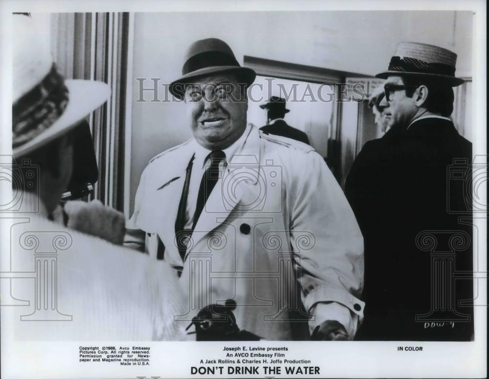 1970 Press Photo Jackie Gleason stars in Don't Drink the Water - cvp14559 - Historic Images