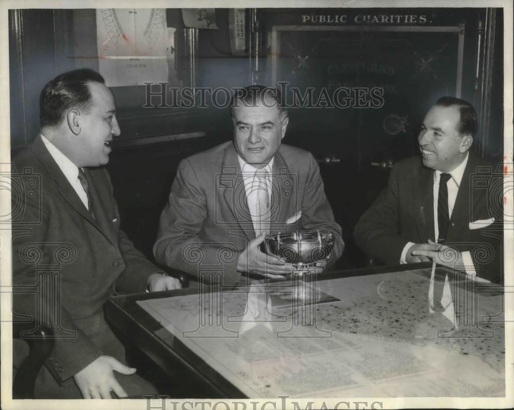 1958 Press Photo Zoltan Gombos Racing Commissioner , Wenyhert Kadar, John Nagy - Historic Images