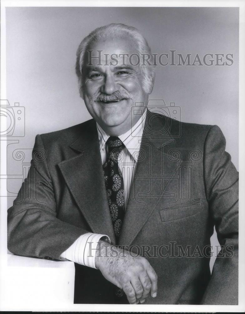 Press Photo Jack Kruschen stars on Busting Loose TV Series - cvp09691 - Historic Images