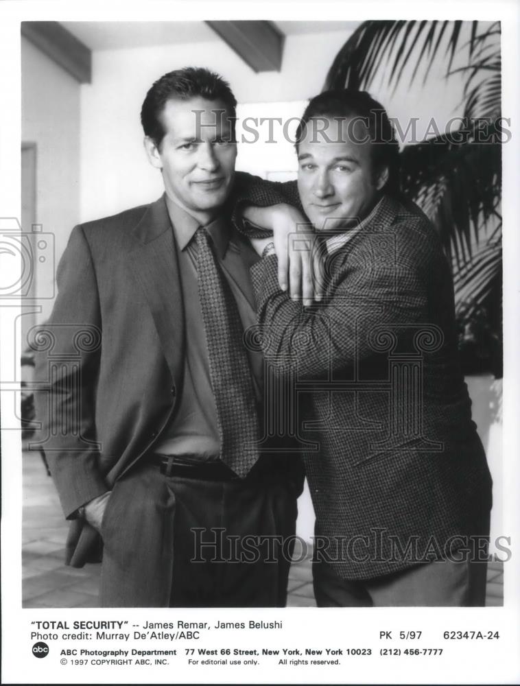 1997 Press Photo James Remar and James Belushi star on Total Security TV Show - Historic Images