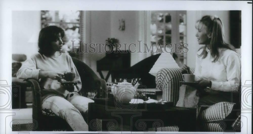 1993 Press Photo Rebecca De Mornay &amp; Annabella Sciorra Hand that Rocks The Cradl - Historic Images