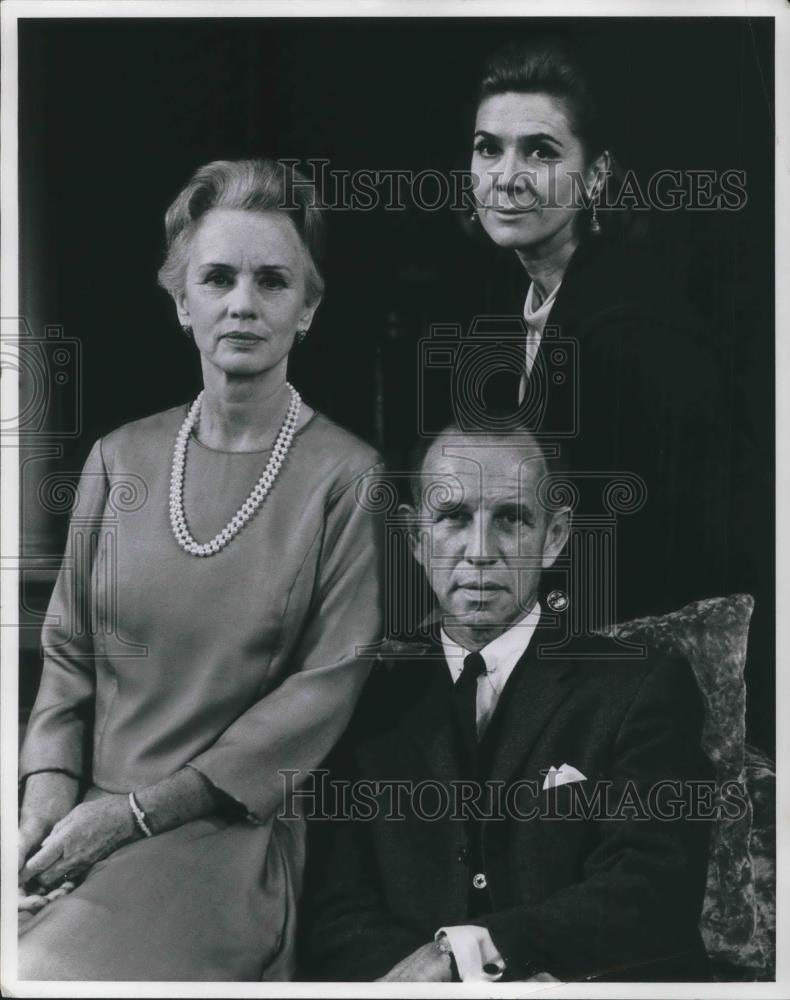 1966 Press Photo Hume Cronyn, Rosemary Murphy & Jessica Tandy in Delicate Balanc - Historic Images