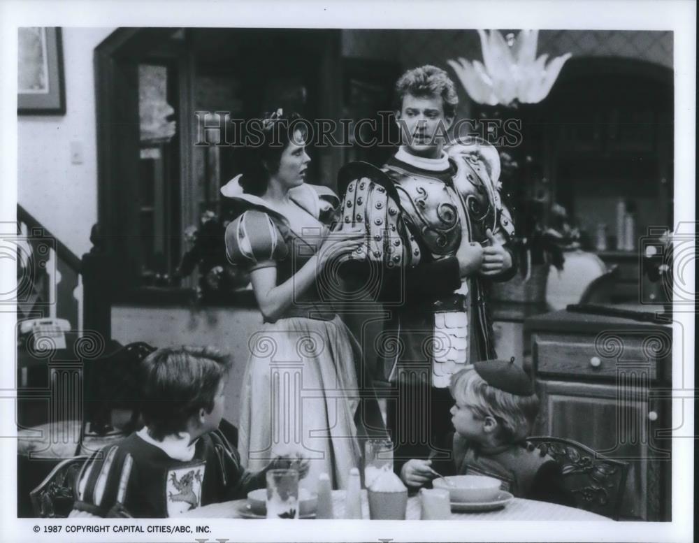 1987 Press Photo Brandon Call &amp; Caitlin O&#39;Heaney in The Charmings - cvp10015 - Historic Images