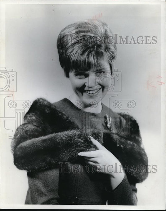 1968 Press Photo Sandra Benny Artist Painter - cvp01381 - Historic Images
