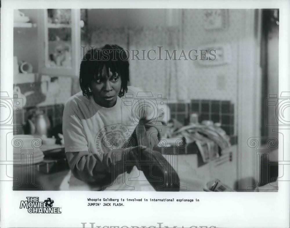 1987 Press Photo Whoopie Goldberg in Jumpin&#39; Jack Flash - cvp19346 - Historic Images