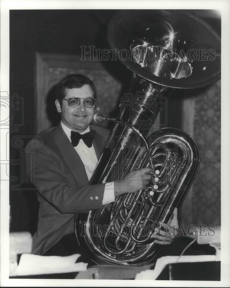 1984 Press Photo Richard Chiemingo Tubis - cvp07458 - Historic Images