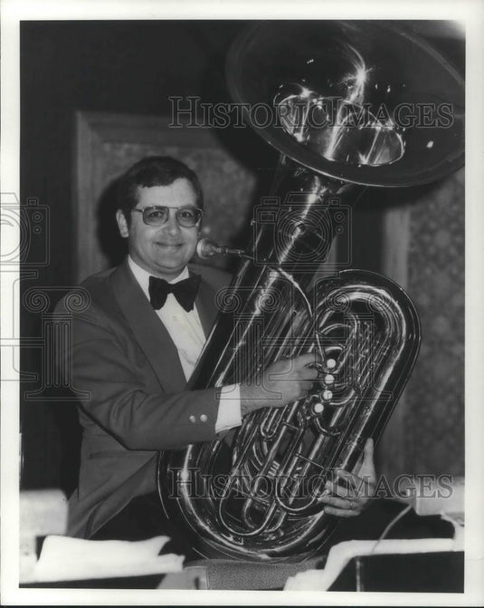 1984 Press Photo Richard Chiemingo Tubis - cvp07458 - Historic Images