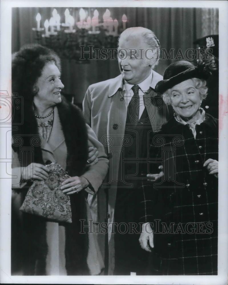 1972 Press Photo Helen Hayes &amp; Art Carney in The Snoop Sisters - cvp16472 - Historic Images