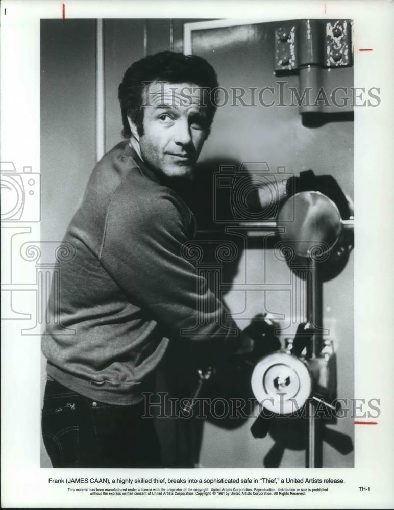 1981 Press Photo James Caan in Thief - cvp07519 - Historic Images