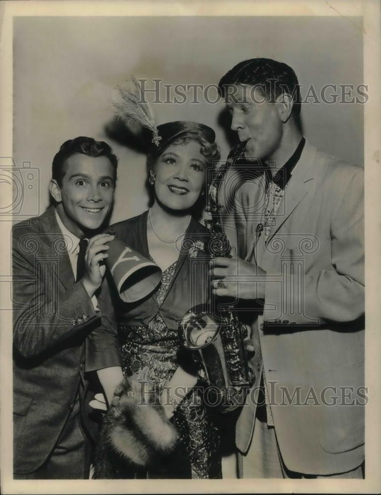 1957 Press Photo Joel Grey, Spring Byinoton &amp; Rudy Vallee in December Bride - Historic Images