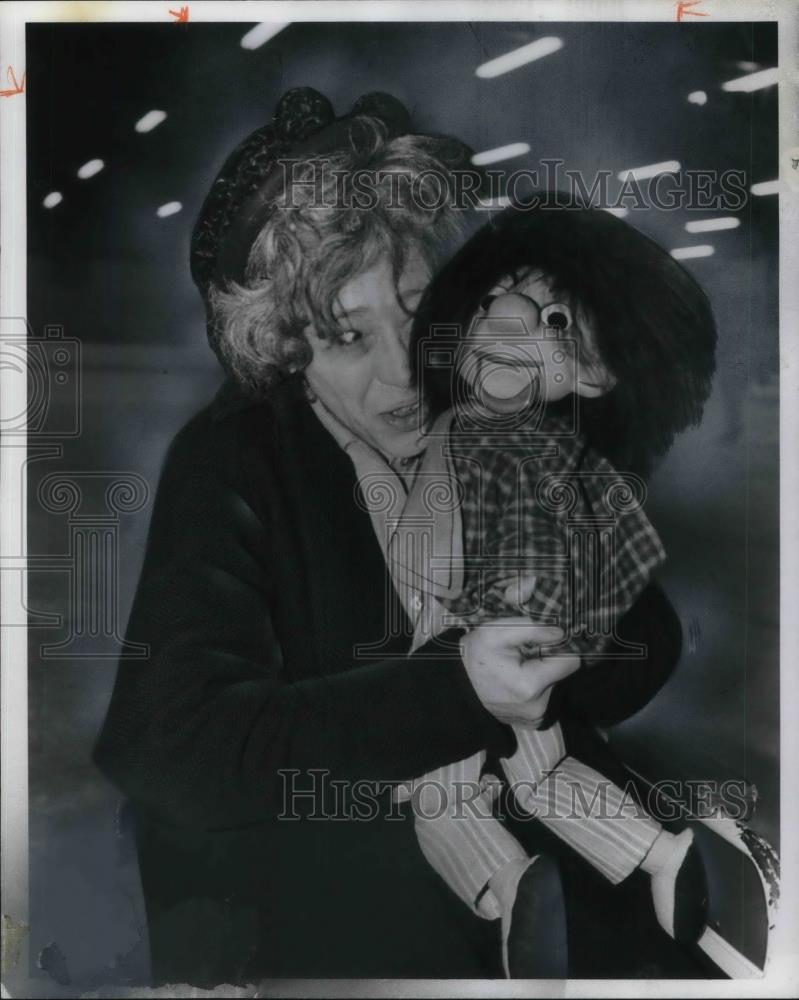 1976 Press Photo Mimi Feil in The Switch - cvp18066 - Historic Images