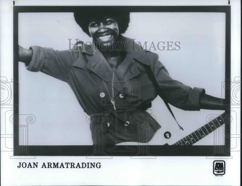 1986 Press Photo Joan Armatrading Folk Rock Blues Singer Songwriter Guitarist - Historic Images
