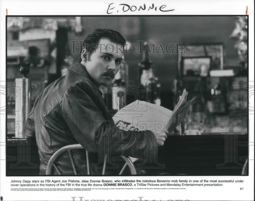 1997 Press Photo Johnny Depp Stars as FBI Agent Alias Donnie Brasco - cvp05809 - Historic Images