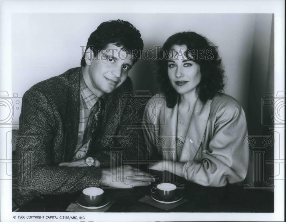 1987 Press Photo Ed Marinaro &amp; Belinda Bauer in Single Bars, Single Men - Historic Images