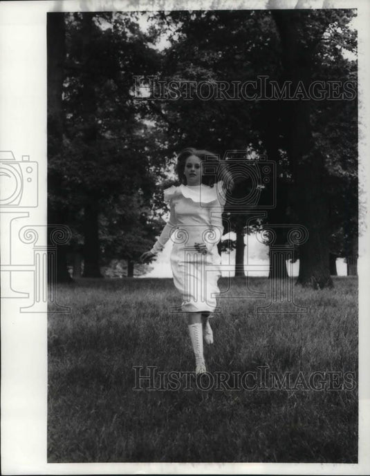 1968 Press Photo Linda Hayden favors Carnaby Street inspired clothes - cvp16434 - Historic Images