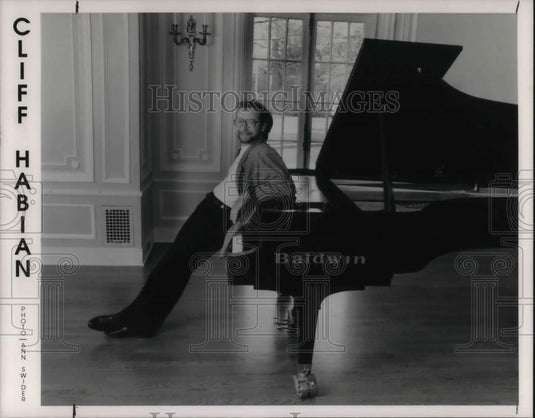 1994 Press Photo Cliff Habian - cvp18479 - Historic Images