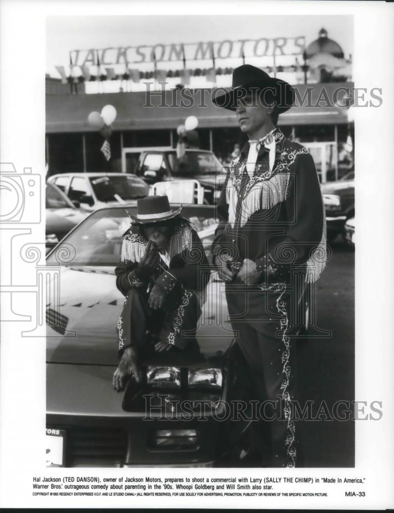 1994 Press Photo Te Danson and Sally The Chimp in Made in America - cvp09961 - Historic Images