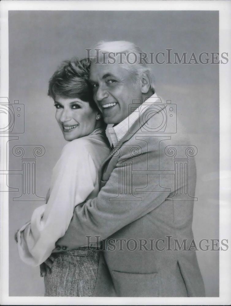 1980 Press Photo Ted Knight & Nancy Dussault in Too Close for Comfort - Historic Images