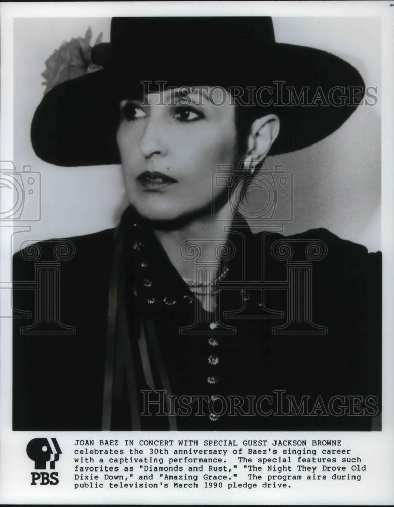 1990 Press Photo Joan Baez in Concert - cvp15488 - Historic Images