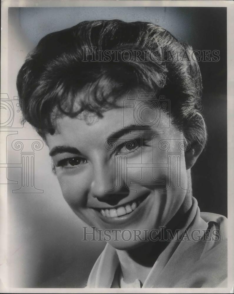 1960 Press Photo Donna Anderson in On The Beach - Historic Images