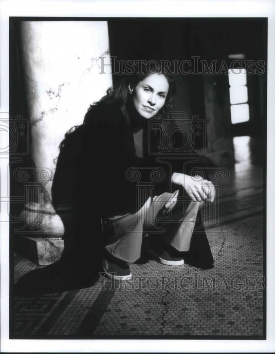 1999 Press Photo Amy Brenneman in Judging Amy - cvp11228 - Historic Images