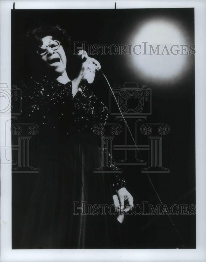 1984 Press Photo Jazz great Ella Fitzgerald at Cleveland YWCA benefit - Historic Images