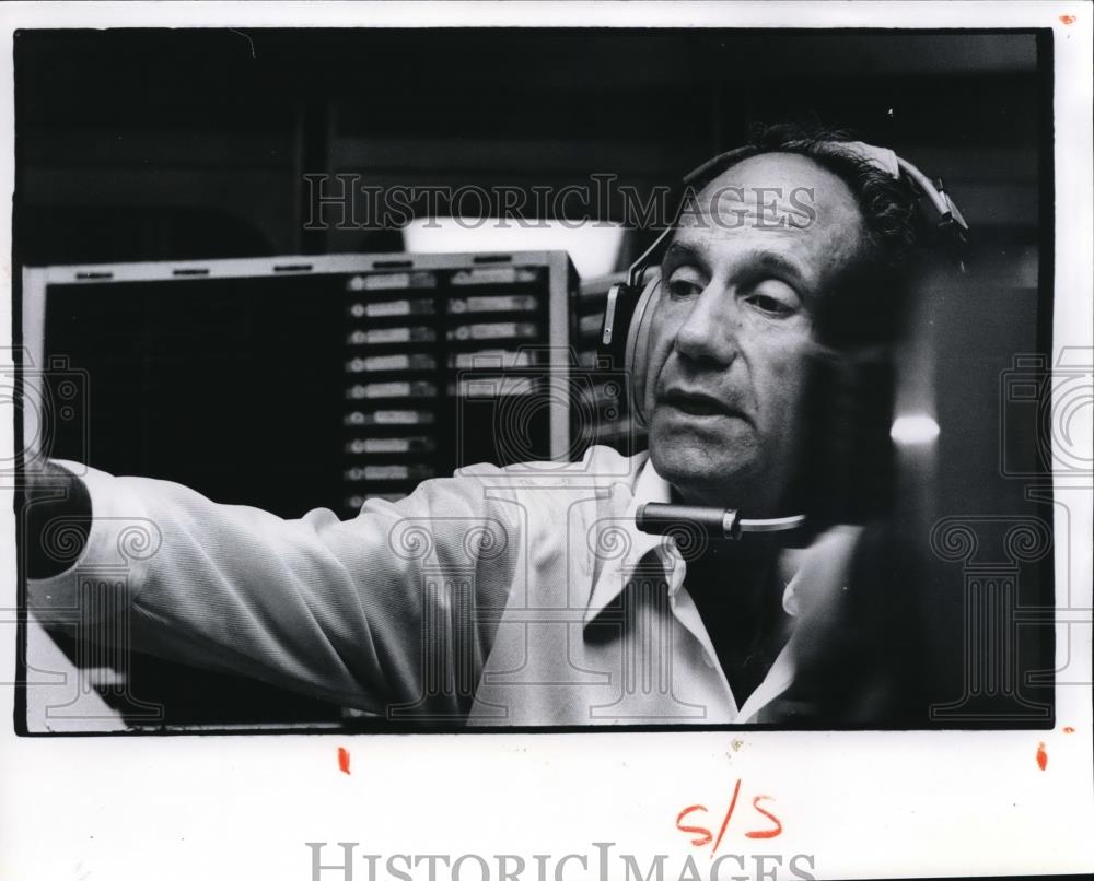 1978 Press Photo Mister Bill Gordon on the air on radio - cva15681 - Historic Images