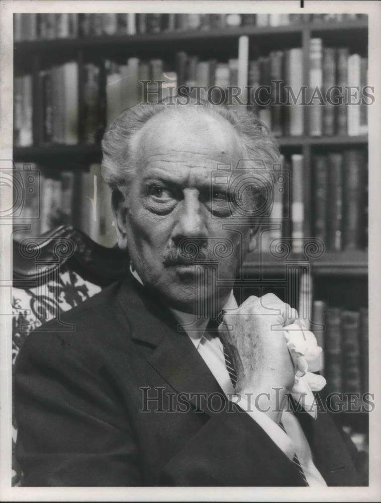 1968 Press Photo Melvyn Douglas in Companions in Nightmare - cvp03813 - Historic Images