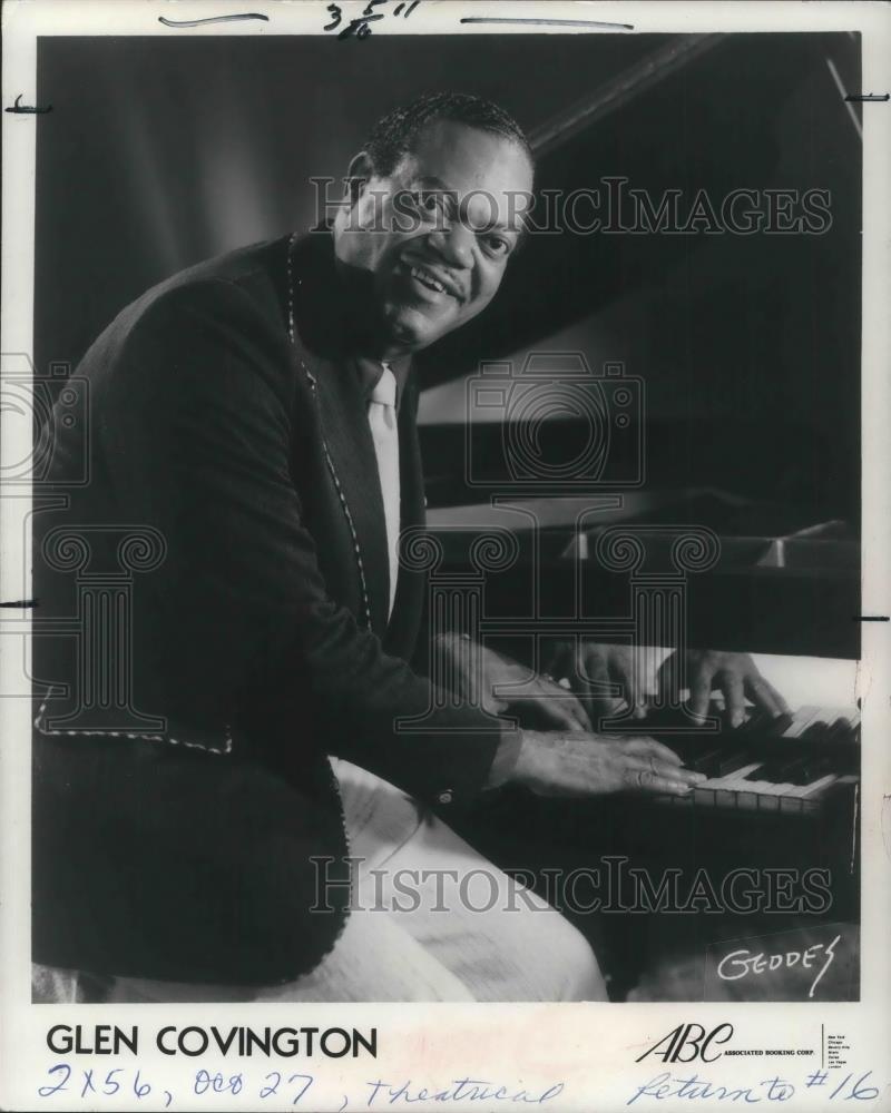1974 Press Photo Glen Covington Jazz Singer Pianist - cvp01517 - Historic Images