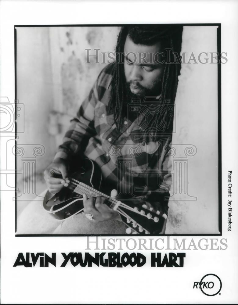 1999 Press Photo Alvin Youngblood Hart Blues Guitarist - cvp16666 - Historic Images